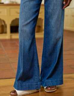 WEST VILLAGE 1984 Wash, Italian Dream™ Light Denim -Elegant Wear Hub 101 WAVERLY WHTD WVILLAGE 1984 MILAN SU25 JULY 3776 sRGB