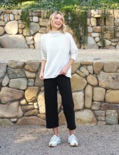 MONTEREY Heather Gray Melange, Pure Italian Cotton -Elegant Wear Hub 12 SWEATER01 HTWK LAB634TF BLK NathalieDarcas 25RE January 0958 sRGB