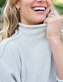 MONTEREY Heather Gray Melange, Pure Italian Cotton -Elegant Wear Hub 12 SWEATER01 HTWK LAB634TF BLK NathalieDarcas 25RE January 1007 sRGB