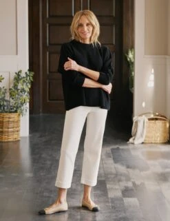 WESTPORT ILLUSION Antique White, Italian Dream™ Denim 7 WESTPORT ILLUSION Antique White, Italian Dream™ Denim -Elegant Wear Hub 19 SWEATER02 BLKK ILLUSION04 ANTW BERI 25SP MARCH 1668 sRGB