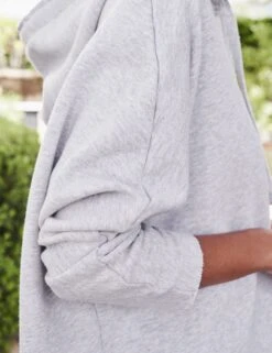 KANE Gray Melange, Triple Fleece -Elegant Wear Hub 2 LAB521TF GRYM LAB635TF WHT Model Paloma Jonas 0180 v1 sRGB