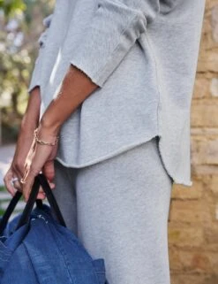 ASPEN TRAVEL SET Gray Melange -Elegant Wear Hub 20 LABSET04 GRYM Model Paloma Jonas 23SP 0333 v2 sRGB