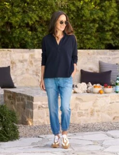 JAMESON 2000 Wash, Italian Dream™ Light Denim -Elegant Wear Hub 21 JAMESON 2000 LAB510HJ BRNV Simone Norblom 24SU 2052 sRGB 42048d02 10e0 4b8a a387 d754349c26ef