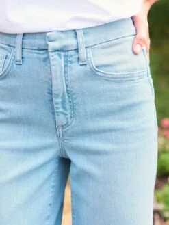 GALWAY 1967 Wash, Italian Dream Denim 9 GALWAY 1967 Wash, Italian Dream Denim -Elegant Wear Hub 25 LAB510HJ WHT GALWAY 1967 Simone Norblom 24SU 0722 sRGB