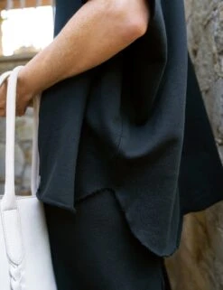 GREECE TRAVEL SET British Royal Navy -Elegant Wear Hub 27 LABSET07 BRNV Model Kristine Szabo 23SU 0731 sRGB