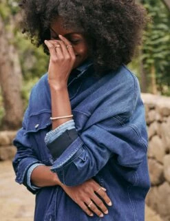 MCLOGHLIN 1992 Wash, Italian Dream Denim -Elegant Wear Hub 30 MONAGHAN CRMD MCLOGHLINS 1992 LAB518TF BRNV BARRY VWD Model Milan Dixon 23FA 5569 sRGB