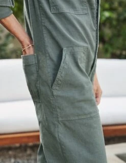 NORTHERN IRELAND Rosemary, Italian Performance Linen -Elegant Wear Hub 31 NORTHERN RMYL Model Kristine Szabo 3867 v1 sRGB