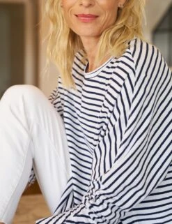 ANNA Navy French Stripe, Heritage Jersey -Elegant Wear Hub 47 DERRY WWD LAB516ST WBRS Model Kristine Szabo 24SP 1518 sRGB