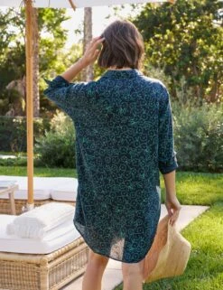 MARY Navy With Green Floral, Classic Linen -Elegant Wear Hub 56 MARY NGFL Model SimoneNorblom 23FA 0191 sRGB