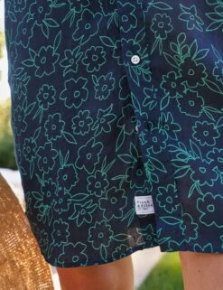 MARY Navy With Green Floral, Classic Linen -Elegant Wear Hub 56 MARY NGFL Model SimoneNorblom 23FA 0202 sRGB