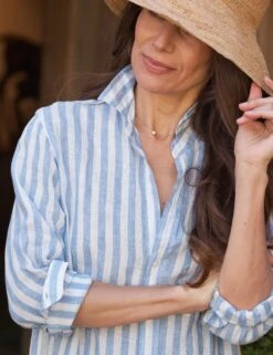 RORY Wide White And Blue Stripe, Classic Linen -Elegant Wear Hub 59 RORY WBWL Simone Norblom 24SP 4892 sRGB