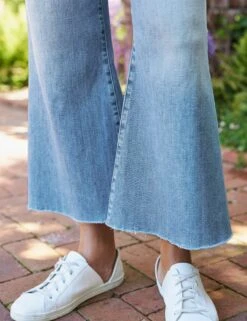 GALWAY 26" 1971 Wash, Italian Dream™ Denim 6 GALWAY 26" 1971 Wash, Italian Dream™ Denim -Elegant Wear Hub 6 GALWAY 1971 LAB109 WHT MCLOGHLINS NATC Model Paloma Jonas 23SU 0375 v1 sRGB