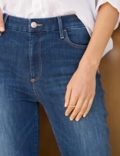 SLIGO 1999 Wash, Italian Power Denim -Elegant Wear Hub 7 EILEEN WHL SLIGO 1999 NATHALIE SP25 MAY 0390 sRGB