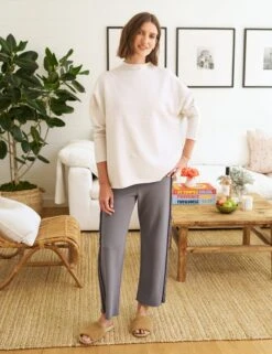 EFFIE Heather White Melange, Triple Fleece -Elegant Wear Hub 82 LAB643TF EPHT LAB518TF HTWM Model MicheleOullet 24RE 0451 sRGB