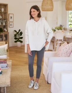 KANE Heather White Melange, Triple Fleece -Elegant Wear Hub 97 LAB600 EPHT LAB521TF HTWM Model RayRoberts2023 24RE 1068 sRGB