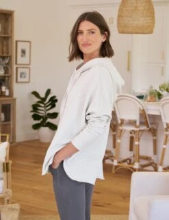 KANE Heather White Melange, Triple Fleece -Elegant Wear Hub 97 LAB600 EPHT LAB521TF HTWM Model RayRoberts2023 24RE 1103 sRGB